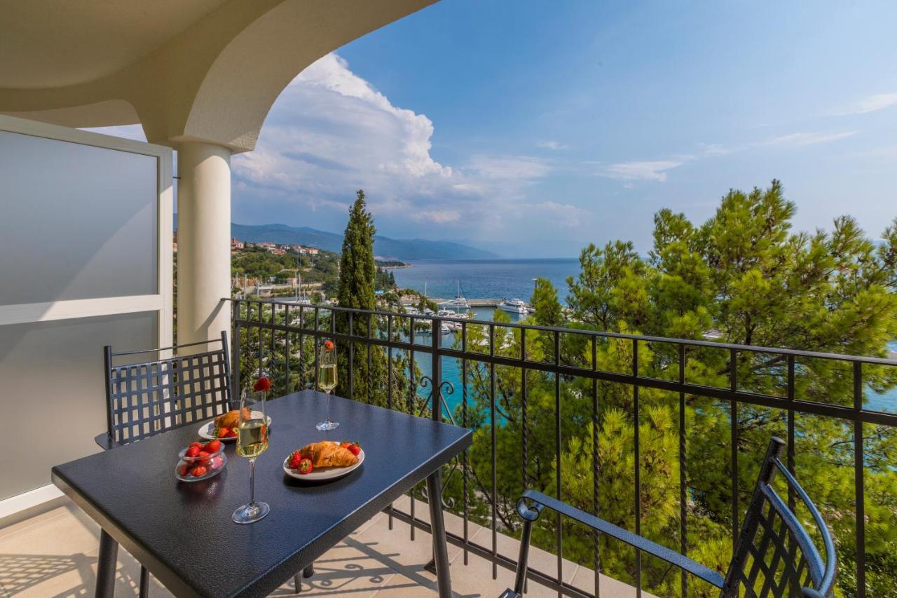 Palace Paulina Residence Novi Vinodolski Exterior foto
